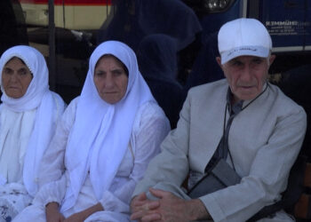 Iranian pilgrims in Iraq long to return home