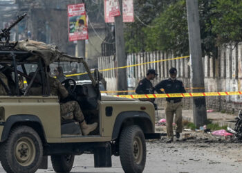 Suicide attack kills 16 soldiers in Pakistan: security, govt