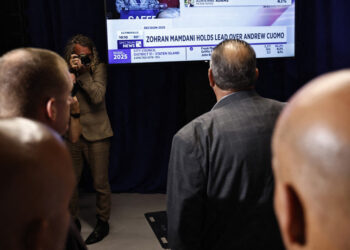 Peopole watch election results at New York City mayoral candidate