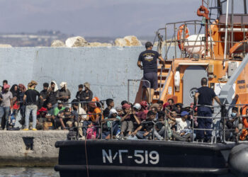 Greece to halt asylum hearings for migrants on boats from Africa