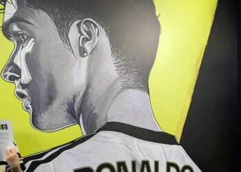 Hong Kong fans queue for opening of Cristiano Ronaldo exhibition