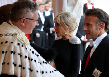 Macron, Starmer talk Channel migration as UK visit gets political