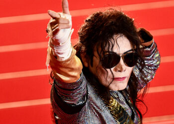 Michael Jackson's dirty sock sells for over $8,000 in France