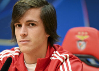 Real Madrid sign Benfica's Carreras to continue summer rebuild