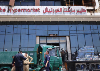 Six local officials detained over Iraq deadly mall fire