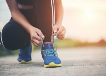 المشي السريع أو الجري أو السير 10000 خطوة؟ ما هو الأفضل لك؟