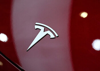 Eyeing robotaxis, Tesla hiring New York test car operator