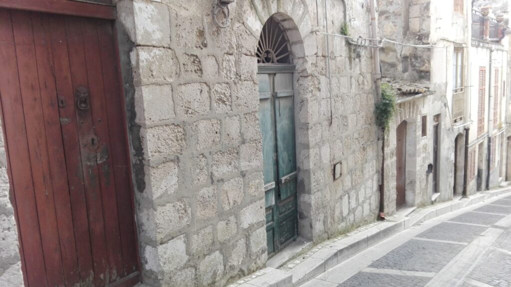 The 1€ House Myth in Italy