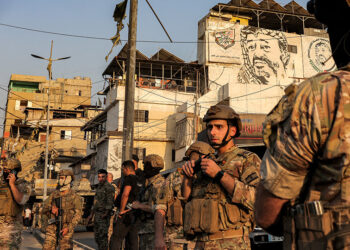 Palestinian camps in Lebanon begin disarming