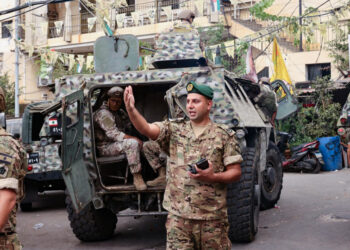 Palestinian factions hand over weapons from Beirut camps