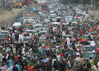 Police fire teargas on Imran Khan supporters
