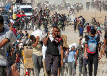 Starving Gaza 'is a war crime', says UN rights chief