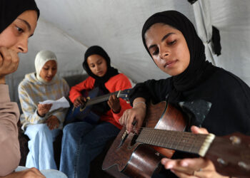 UK to help dozens of Gazans study at British universities