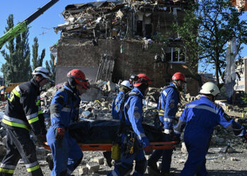 Zelensky urges more Western pressure on Putin after deadly Russian attack