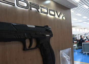 Colombia manufactures its first rifles to replace Israeli weapons