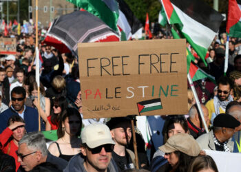 Huge Berlin protest urges end to Gaza war
