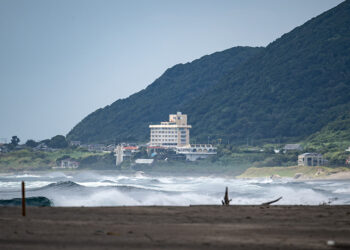 Magnitude 7.4 quake strikes off Russian Far East, tsunami warning lifted