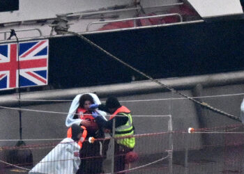 UK plans tougher rules for migrants seeking to stay in country