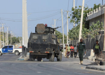 Huge blast and gunfire in central Mogadishu claimed by Al-Shabaab