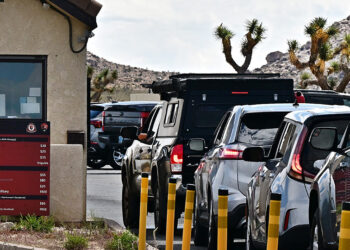 Trump issues order to pay military as US shutdown drags on