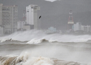 Philippine death toll tops 140 as typhoon heads towards Vietnam