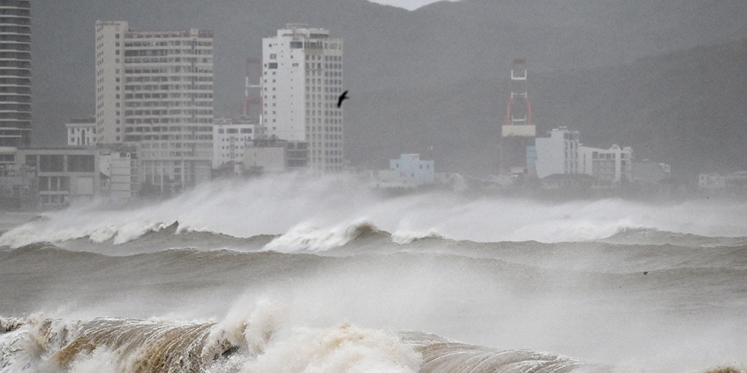 Philippine death toll tops 140 as typhoon heads towards Vietnam