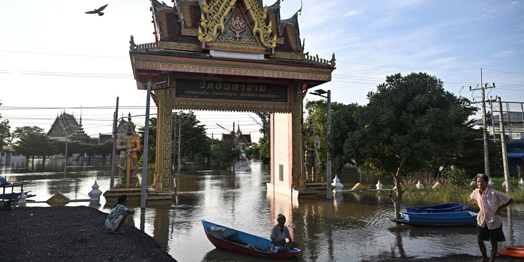 Thais navigate flooded homes and ancient temples by boat