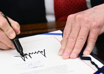 US lawmakers vote to end record government shutdown