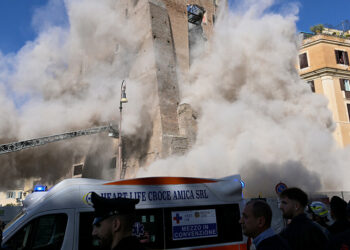 Worker dies after medieval tower partly collapses in Rome