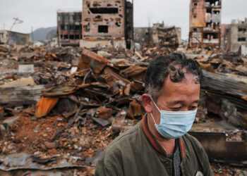 51 hurt in Japan quake as warning persists