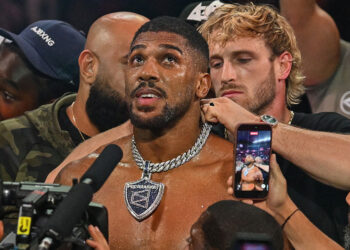 Joshua knocks out Paul to win Netflix boxing bout