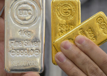 Gold Hits Record Highs as New US Tariff Threats Rattle Global Markets