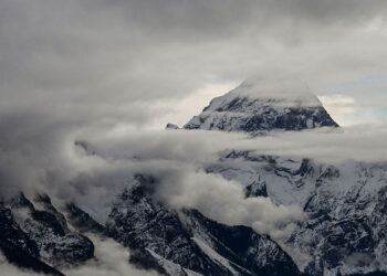 Fatal Avalanches in the Italian Alps Kill Two - انهيارات ثلجية في جبال الألب الإيطالية