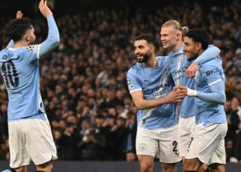Manchester City close gap on Arsenal - مانشستر سيتي يقلص الفارق مع أرسنال