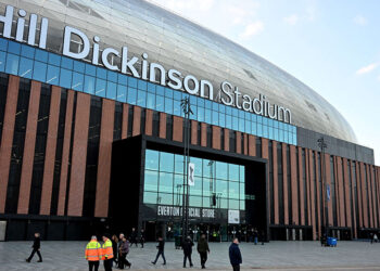 stadium rebuilds European football clubs revenue - إعادة بناء الملاعب الأوروبية إيرادات