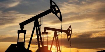 Oil prices drop Strait of Hormuz Iran - أسعار النفط تهبط مضيق هرمز