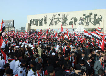 Tens of thousands of Sadr supporters rally in Baghdad against war