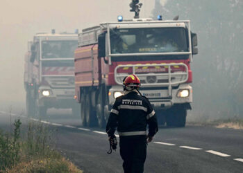 massive wildfires - حرائق غابات هائلة