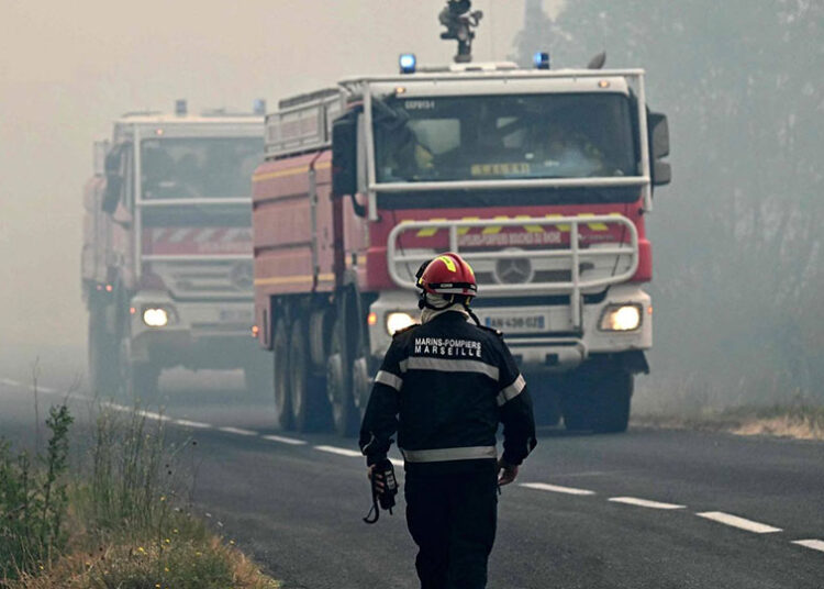 massive wildfires - حرائق غابات هائلة