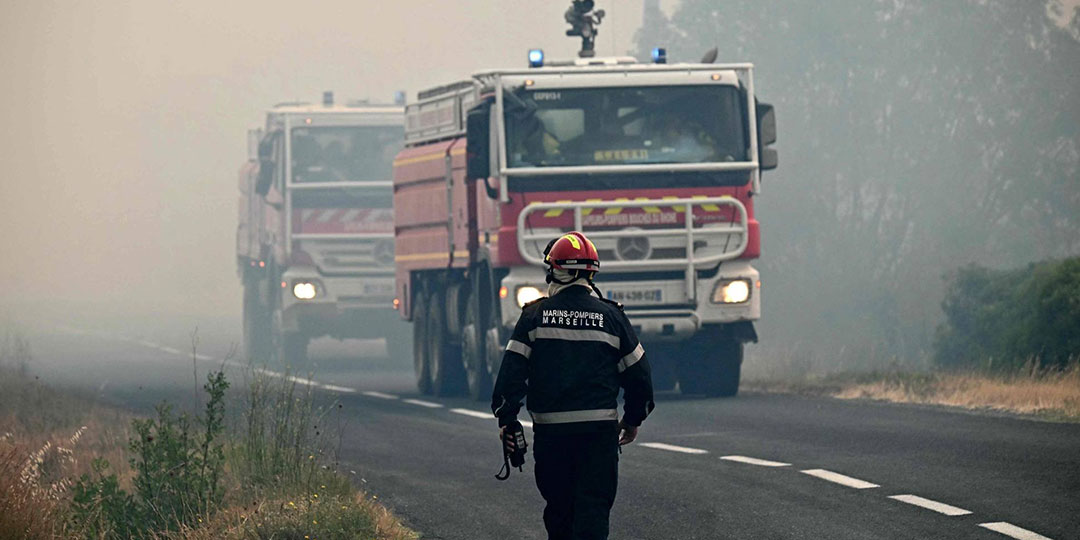 massive wildfires - حرائق غابات هائلة