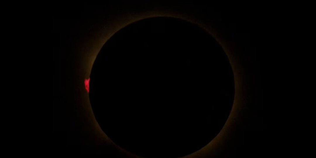 total solar eclipse - الكسوف الكلي للشمس