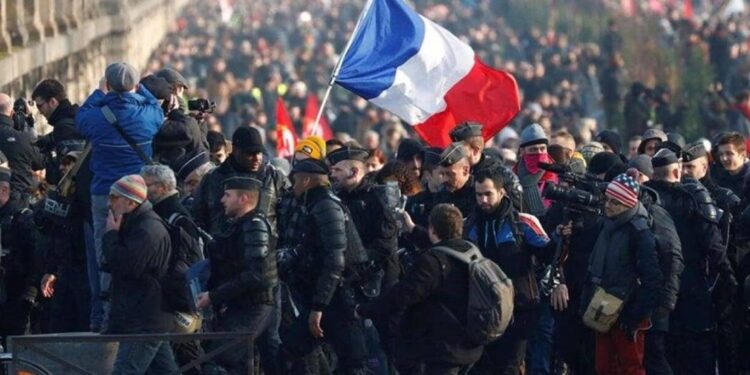Paris protests against the cost of living - مظاهرات باريس ضد غلاء المعيشة